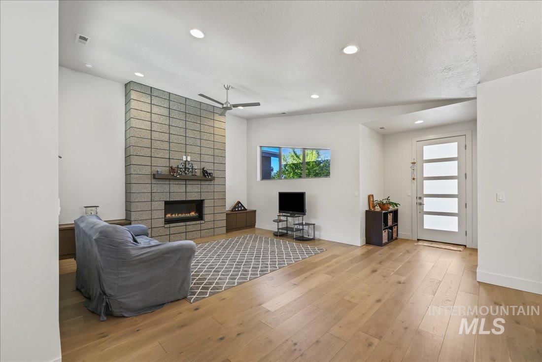 2576 E Warm Springs Ave, Boise, Idaho 83712, 3 Bedrooms, 2.5 Bathrooms, Residential For Sale, Price $835,000, 98960073