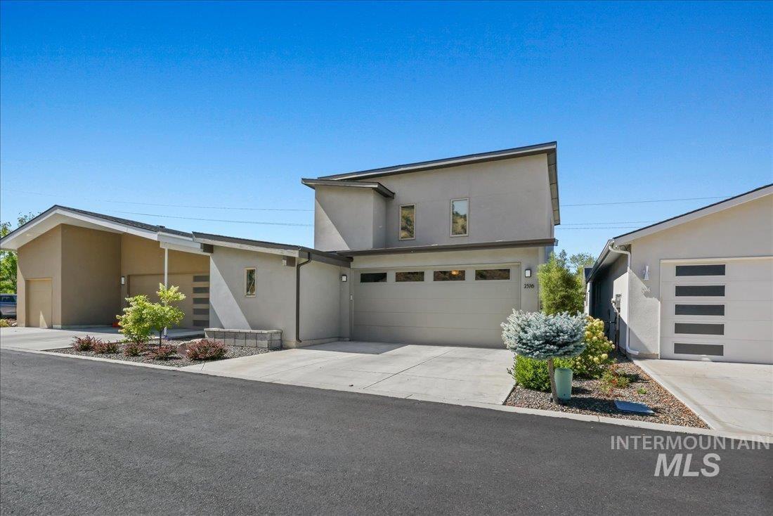 2576 E Warm Springs Ave, Boise, Idaho 83712, 3 Bedrooms, 2.5 Bathrooms, Residential For Sale, Price $835,000, 98960073