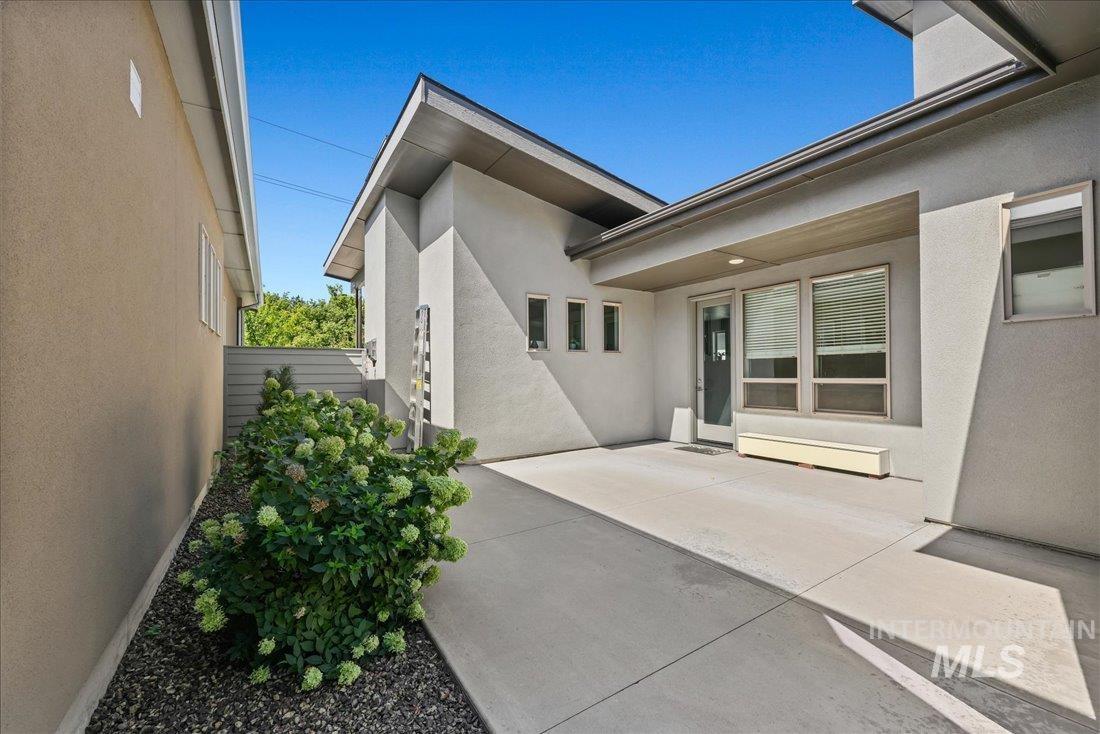 2576 E Warm Springs Ave, Boise, Idaho 83712, 3 Bedrooms, 2.5 Bathrooms, Residential For Sale, Price $835,000, 98960073