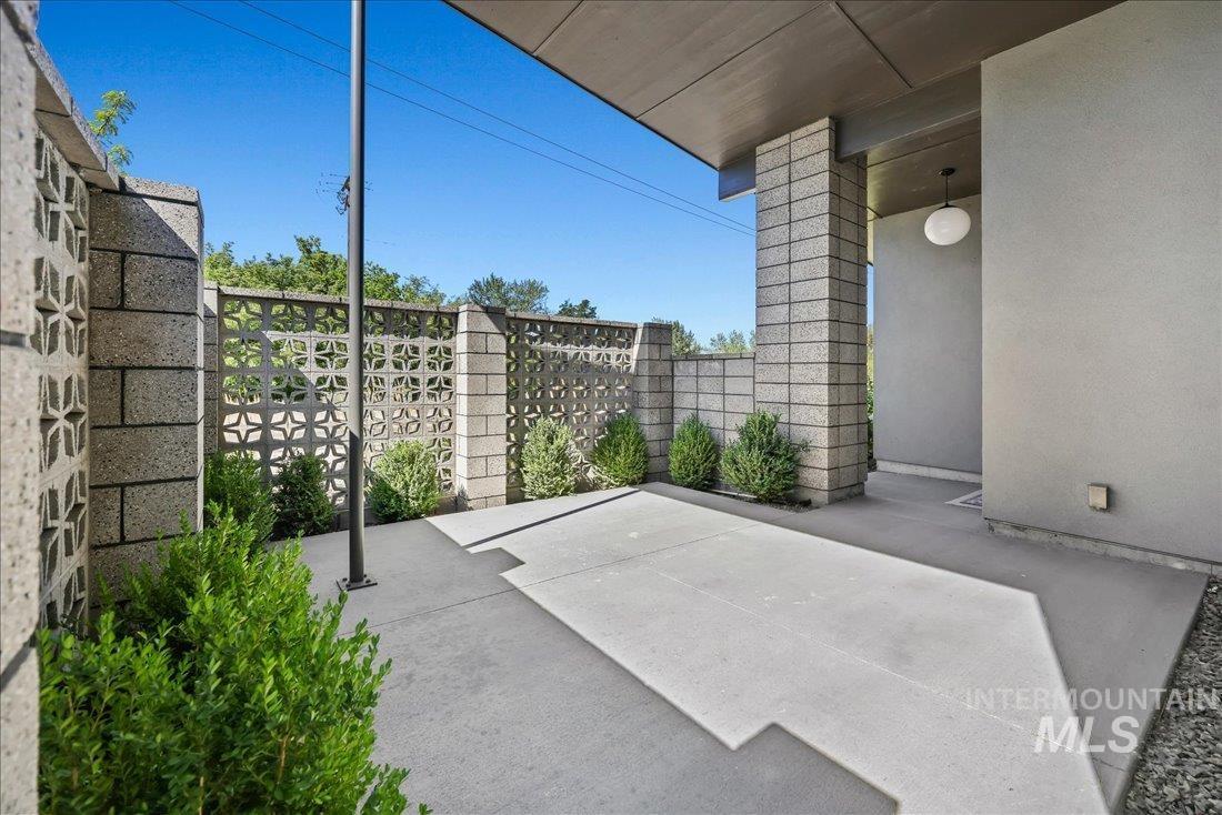 2576 E Warm Springs Ave, Boise, Idaho 83712, 3 Bedrooms, 2.5 Bathrooms, Residential For Sale, Price $835,000, 98960073