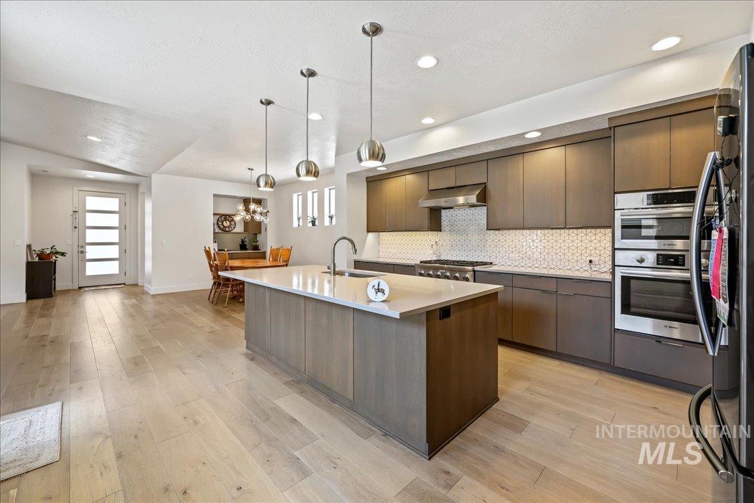 2576 E Warm Springs Ave, Boise, Idaho 83712, 3 Bedrooms, 2.5 Bathrooms, Residential For Sale, Price $835,000, 98960073