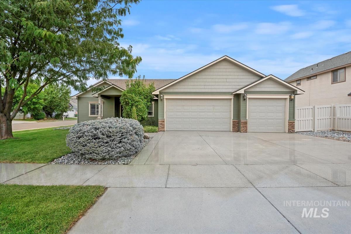 2138 Bishop Ave, Fruitland, Idaho 83619, 3 Bedrooms, 2 Bathrooms, Residential For Sale, Price $410,000, 98960081