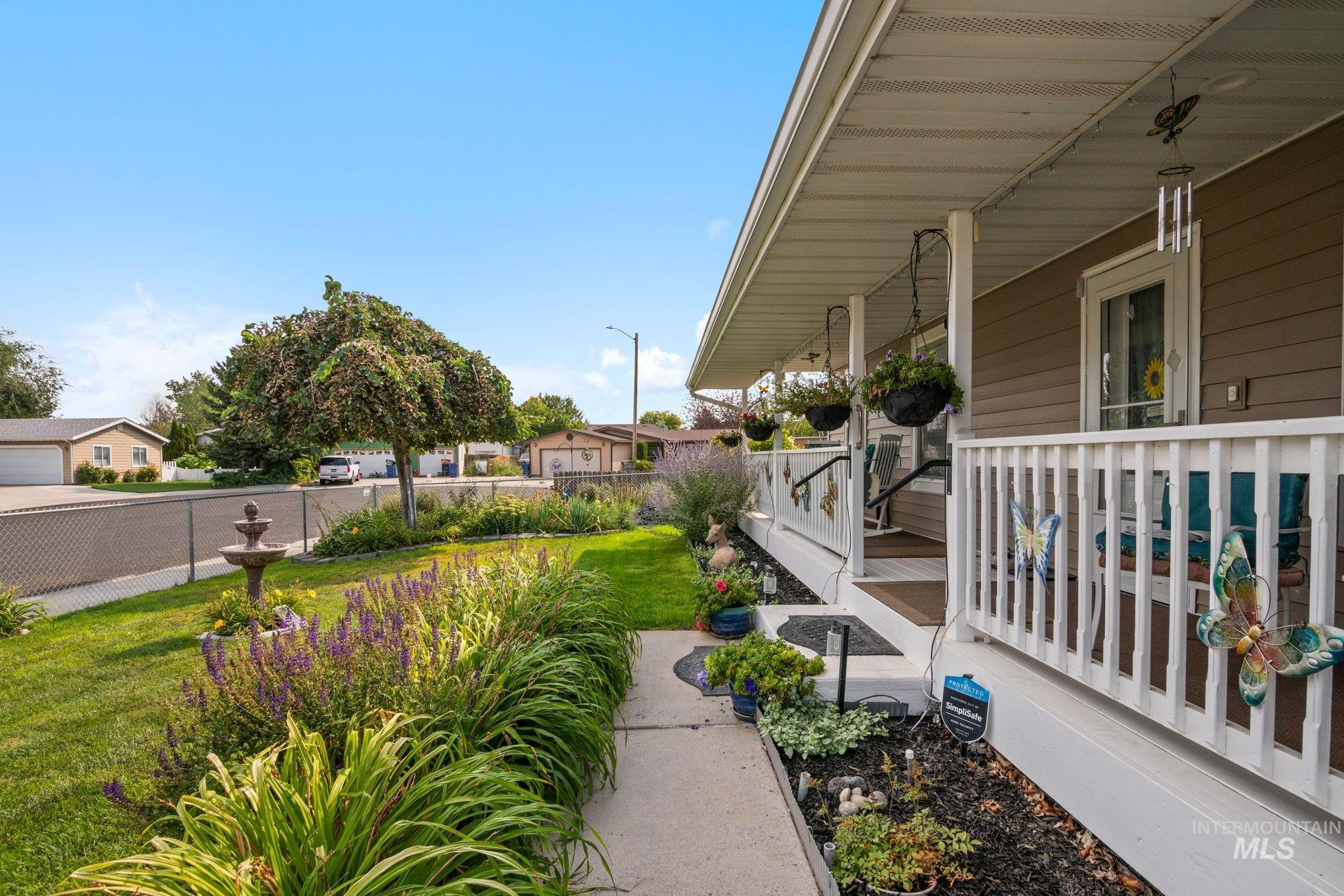 View of yard featuring a residential view