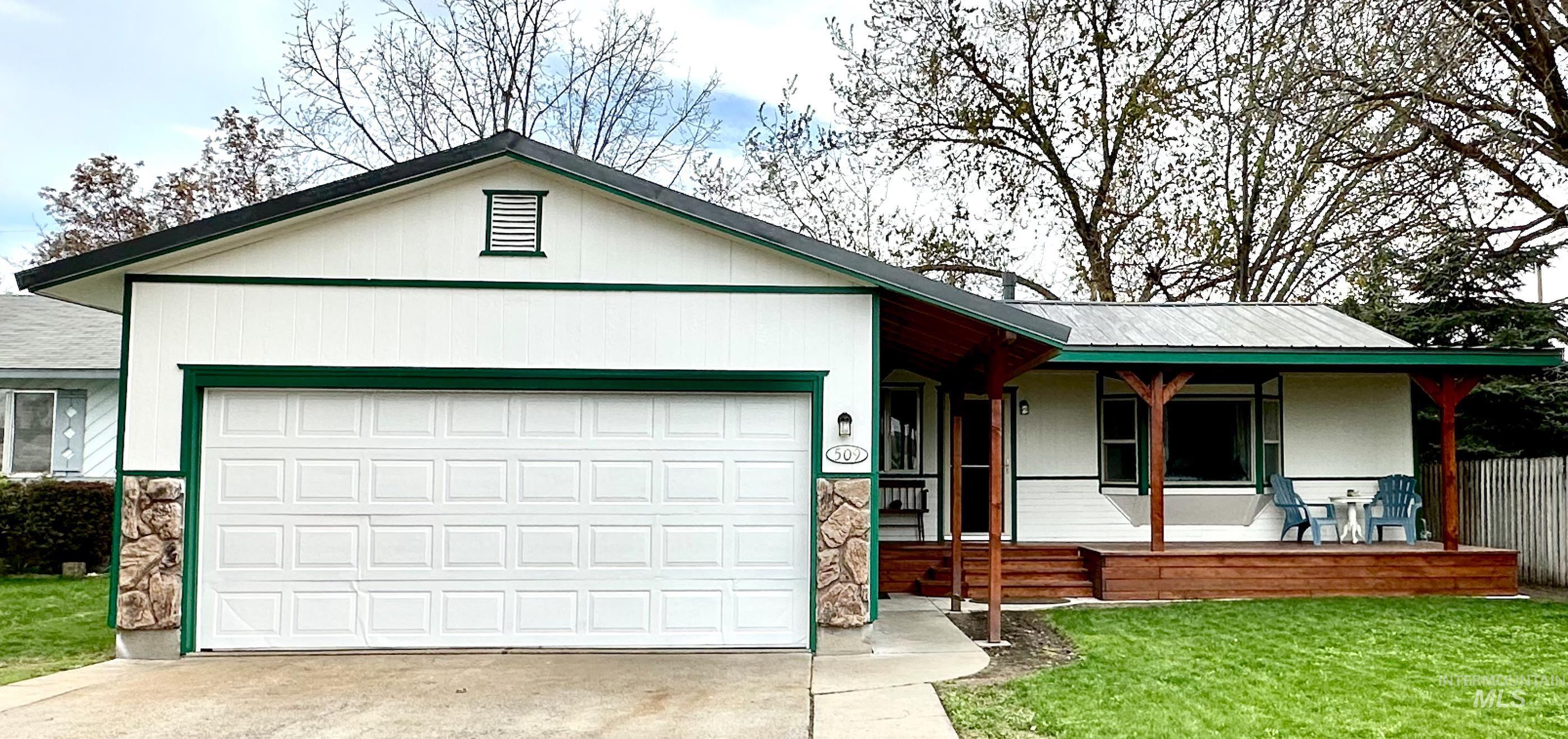 509 E Hanthorn, Weiser, Idaho 83672, 3 Bedrooms, 1.5 Bathrooms, Residential For Sale, Price $329,900, 98960094