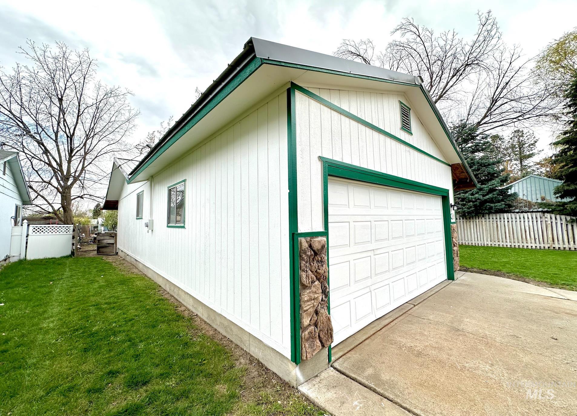 509 E Hanthorn, Weiser, Idaho 83672, 3 Bedrooms, 1.5 Bathrooms, Residential For Sale, Price $329,900, 98960094