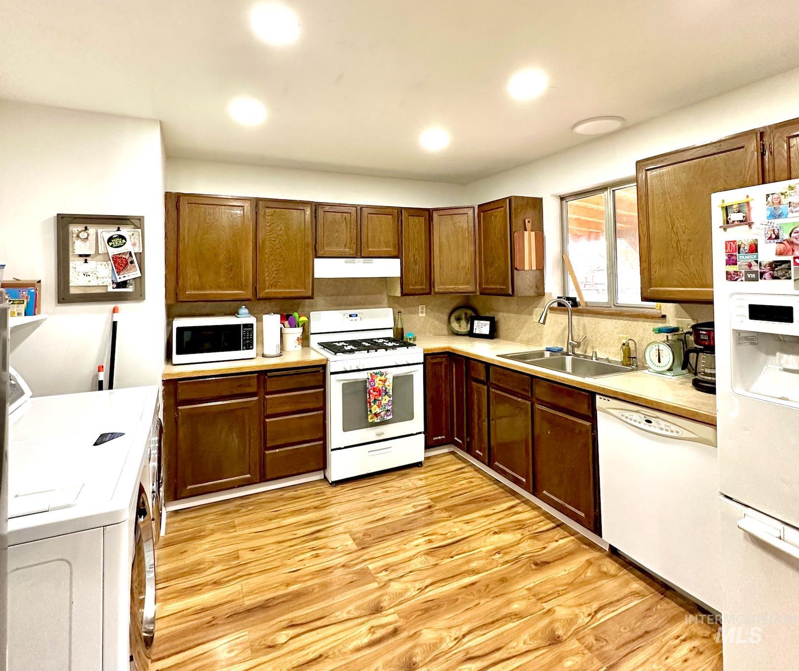 509 E Hanthorn, Weiser, Idaho 83672, 3 Bedrooms, 1.5 Bathrooms, Residential For Sale, Price $329,900, 98960094