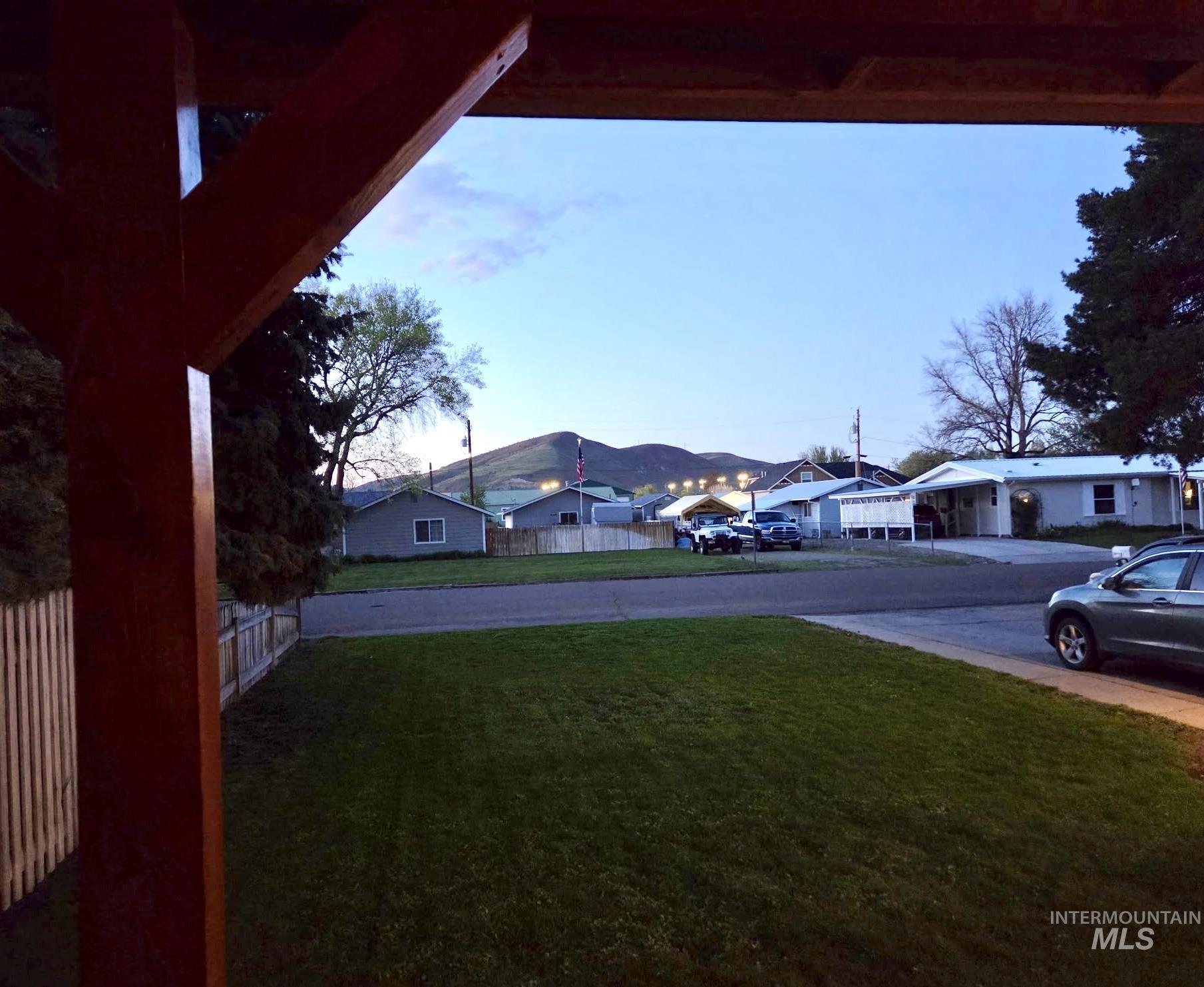 509 E Hanthorn, Weiser, Idaho 83672, 3 Bedrooms, 1.5 Bathrooms, Residential For Sale, Price $329,900, 98960094