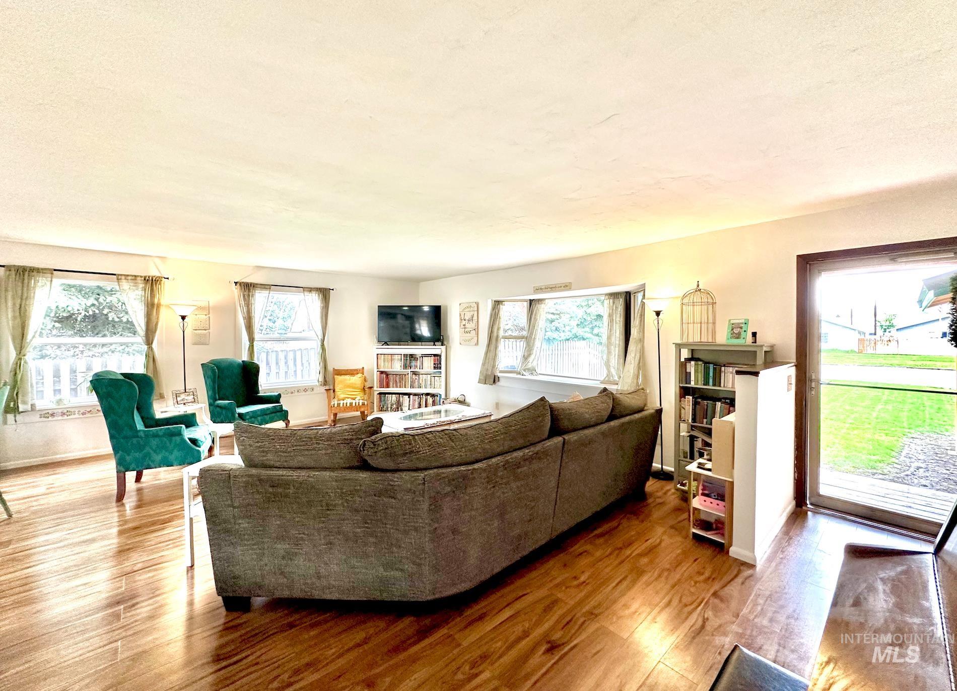 509 E Hanthorn, Weiser, Idaho 83672, 3 Bedrooms, 1.5 Bathrooms, Residential For Sale, Price $329,900, 98960094