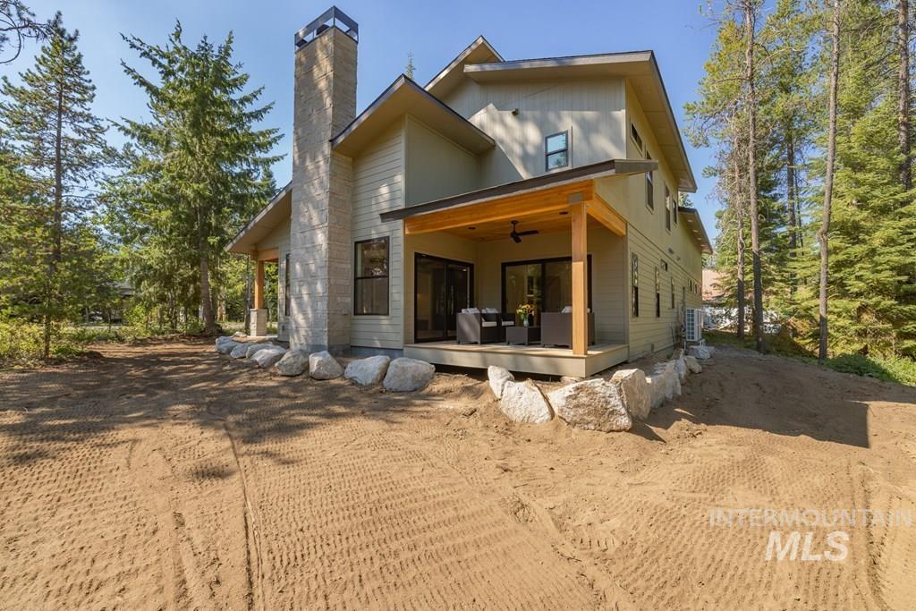 12850 Aurora Dr., Donnelly, Idaho 83615, 3 Bedrooms, 2.5 Bathrooms, Residential For Sale, Price $1,349,000, 98960105