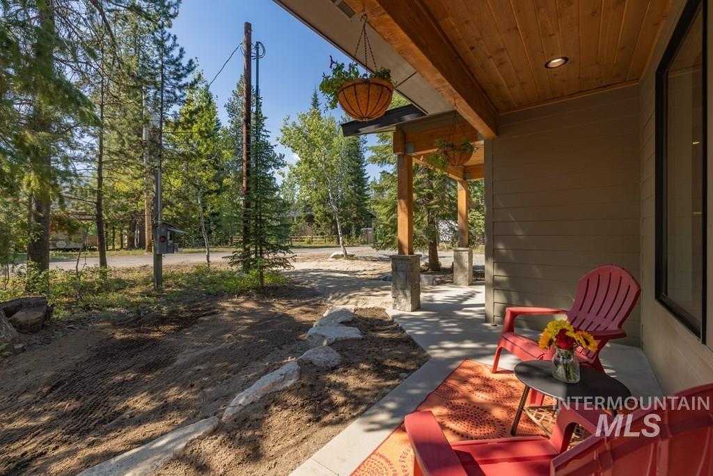 12850 Aurora Dr., Donnelly, Idaho 83615, 3 Bedrooms, 2.5 Bathrooms, Residential For Sale, Price $1,349,000, 98960105