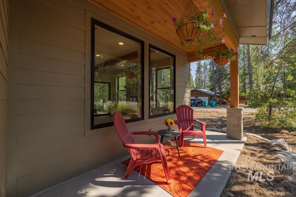 12850 Aurora Dr., Donnelly, Idaho 83615, 3 Bedrooms, 2.5 Bathrooms, Residential For Sale, Price $1,349,000, 98960105