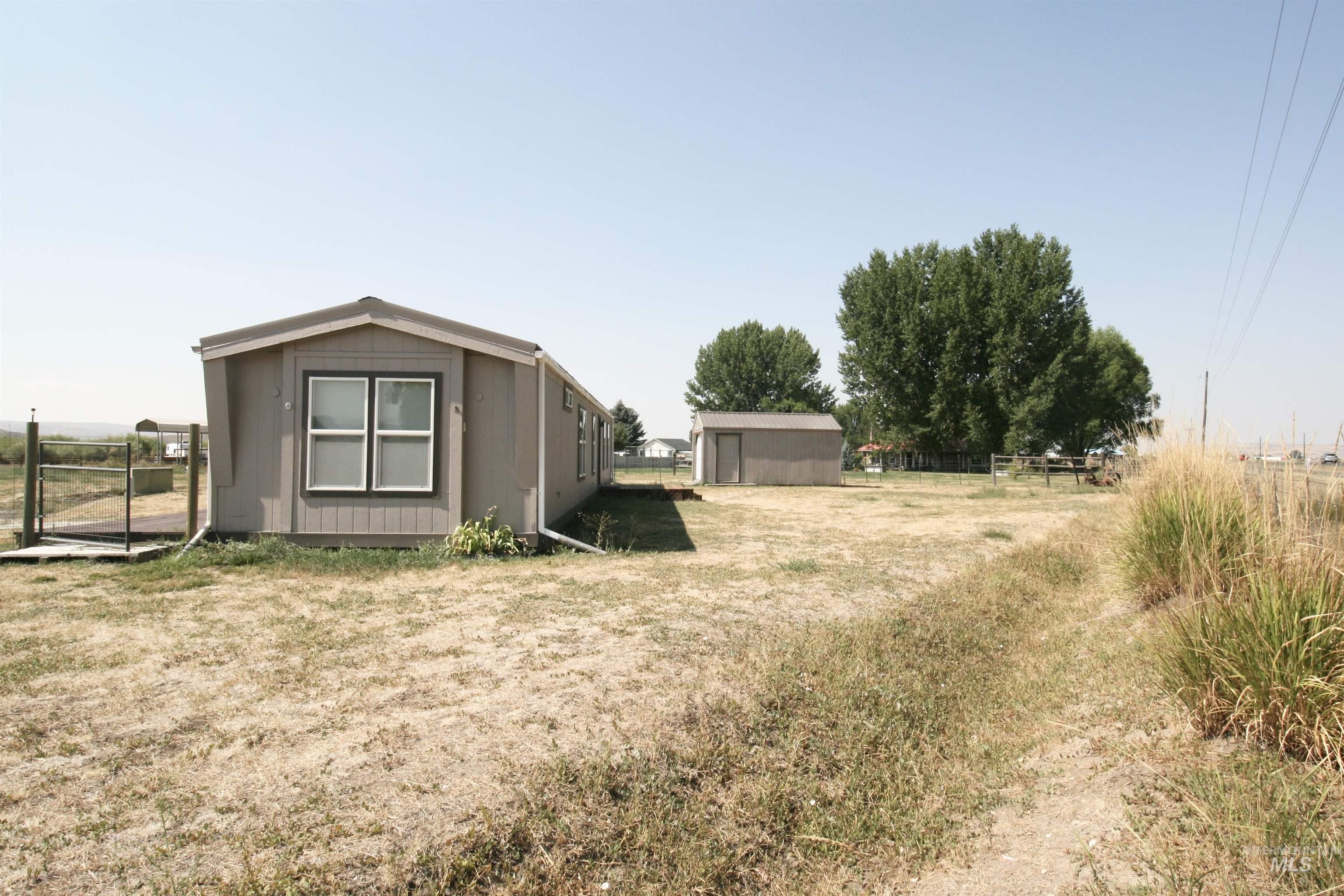View of yard featuring an outdoor structure
