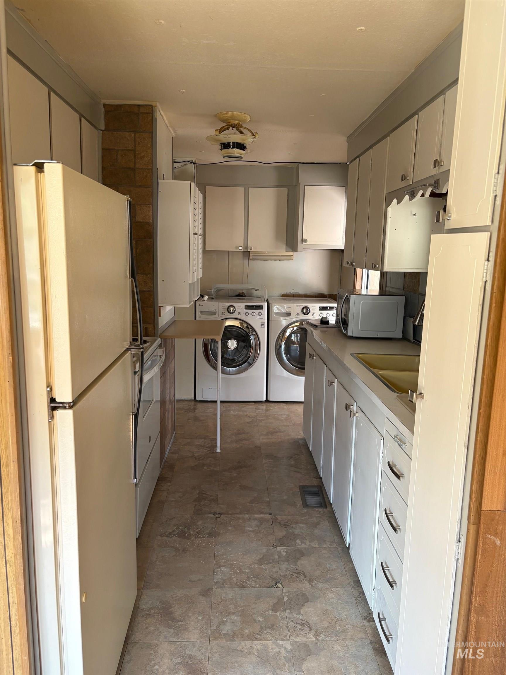 2366 W Atlasta, Boise, Idaho 83705, 2 Bedrooms, 1 Bathroom, Residential For Sale, Price $60,000, 98960109