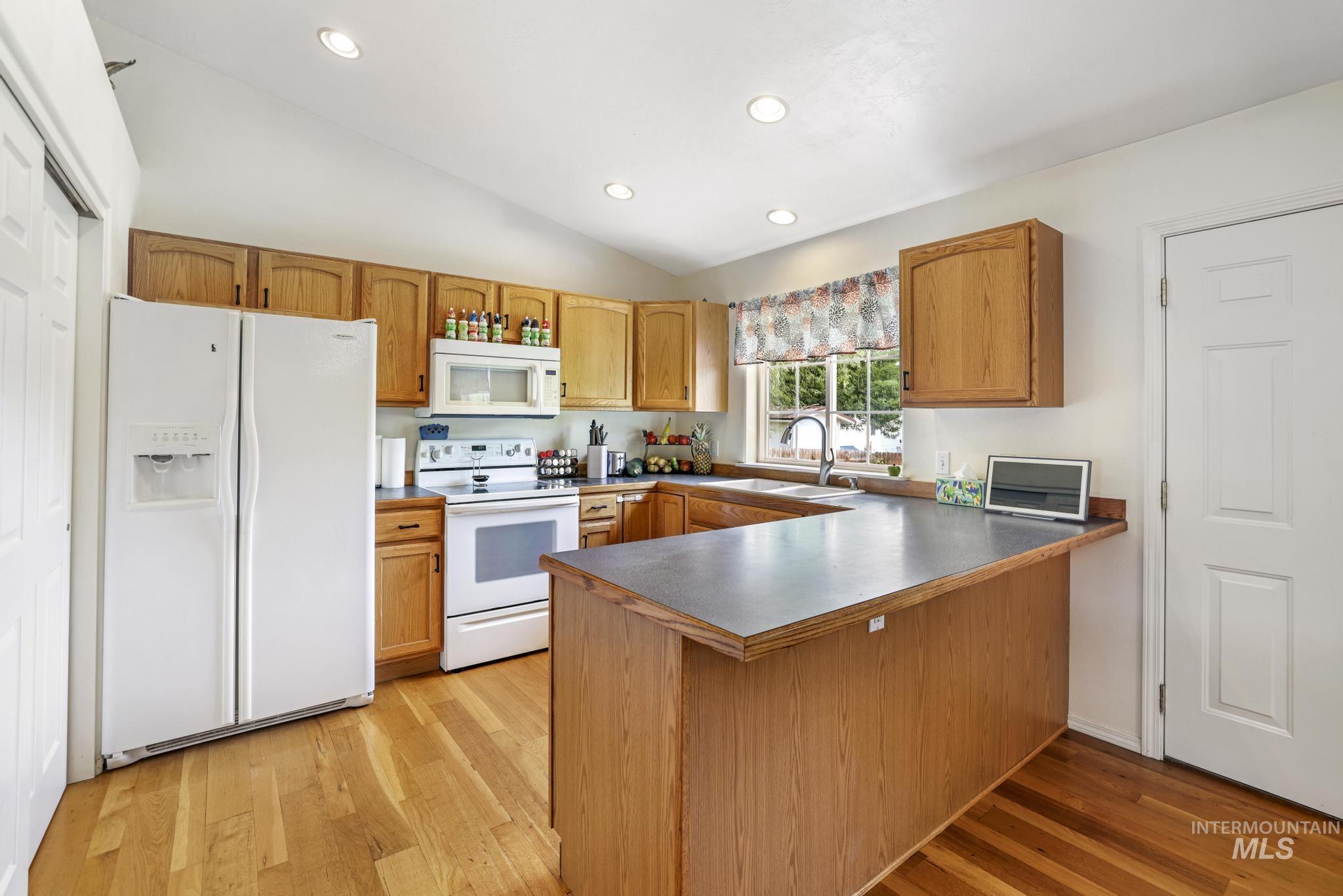 916 E 15th Ave, Jerome, Idaho 83338, 3 Bedrooms, 2 Bathrooms, Residential For Sale, Price $345,000, 98960115