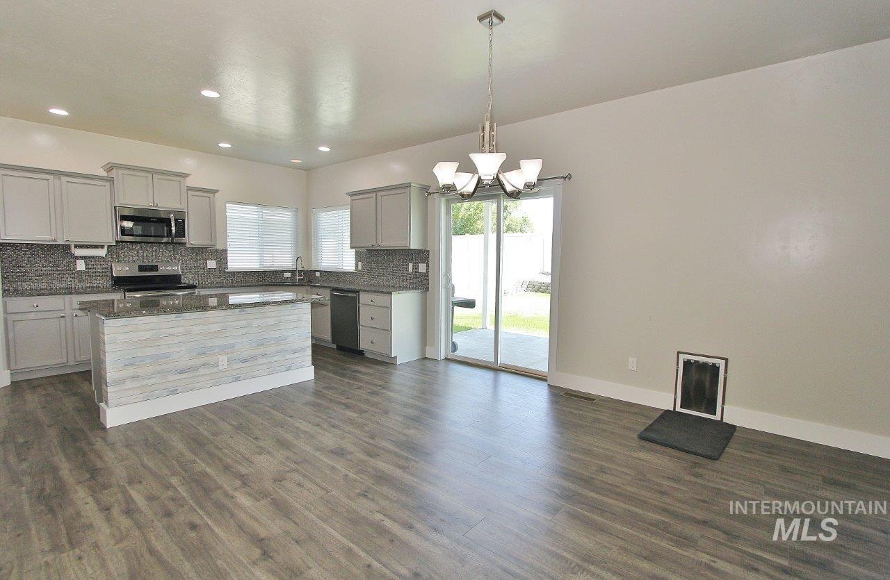4082 S Murlo Ave, Meridian, Idaho 83642, 4 Bedrooms, 2.5 Bathrooms, Residential For Sale, Price $539,900, 98960116