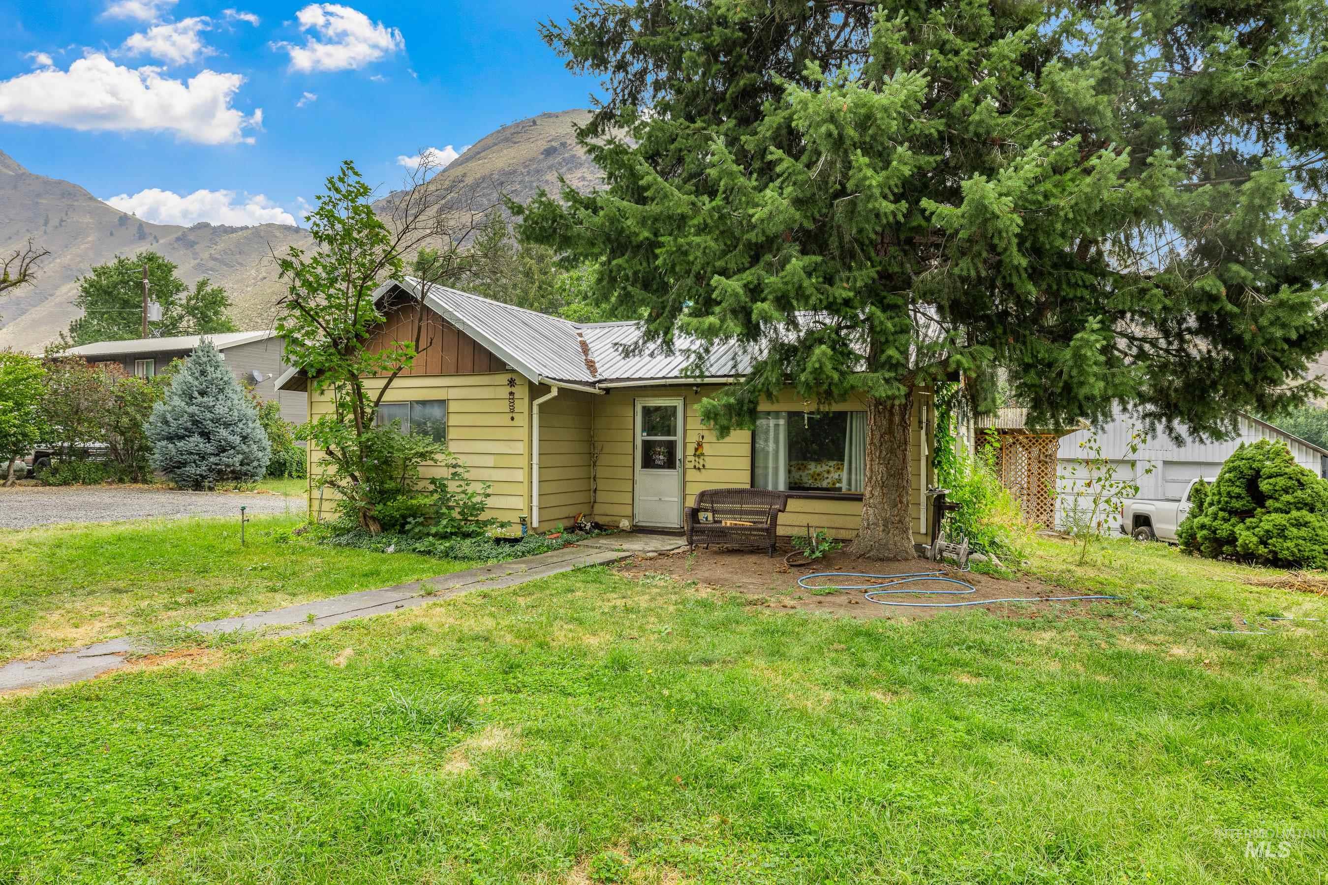 620 S Main Street, Riggins, Idaho 83549, 2 Bedrooms, 1 Bathroom, Residential For Sale, Price $450,000, 98960128