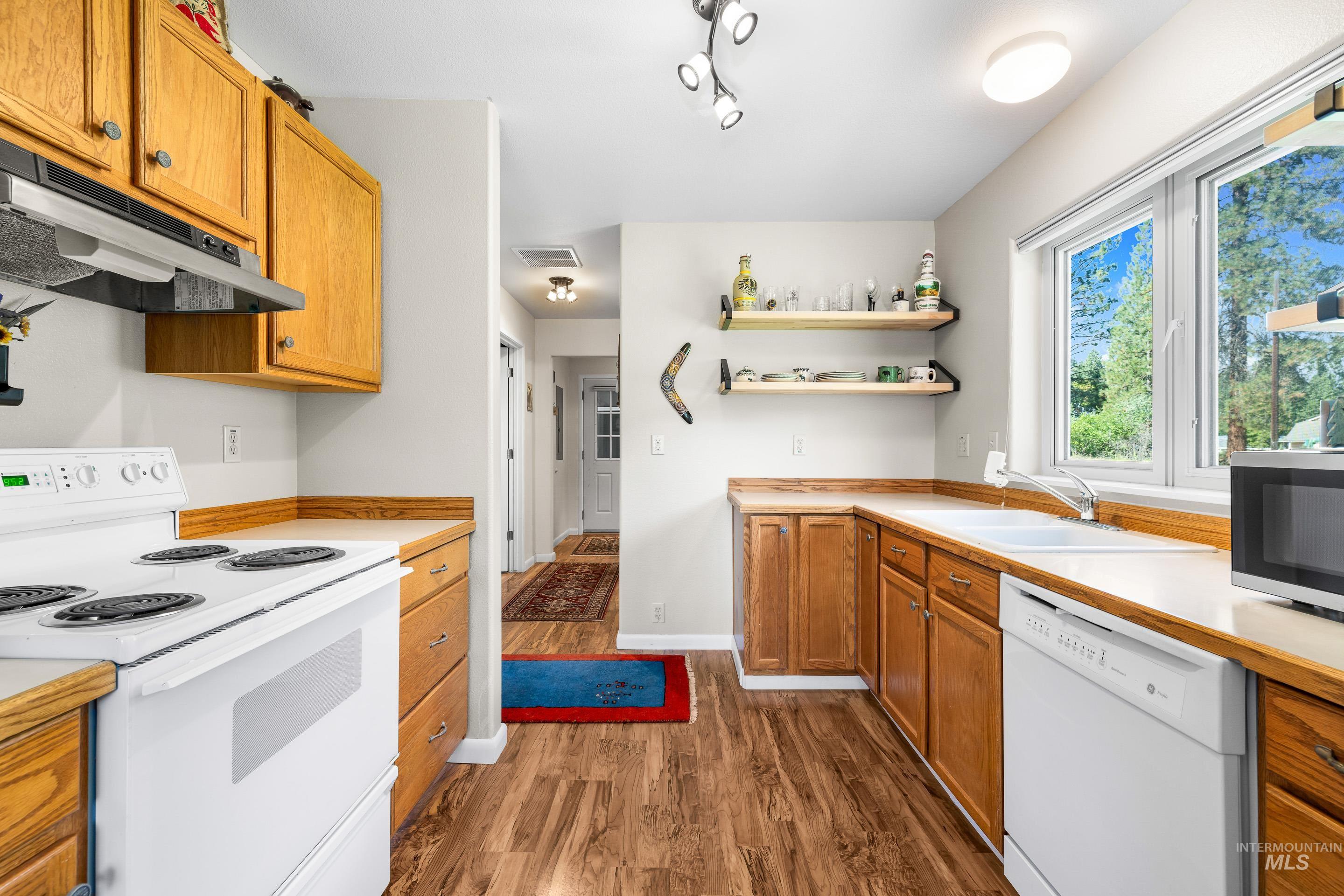 16 & 18 Middlefork Circle, Garden Valley, Idaho 83622, 3 Bedrooms, 2 Bathrooms, Residential For Sale, Price $949,900, 98960155