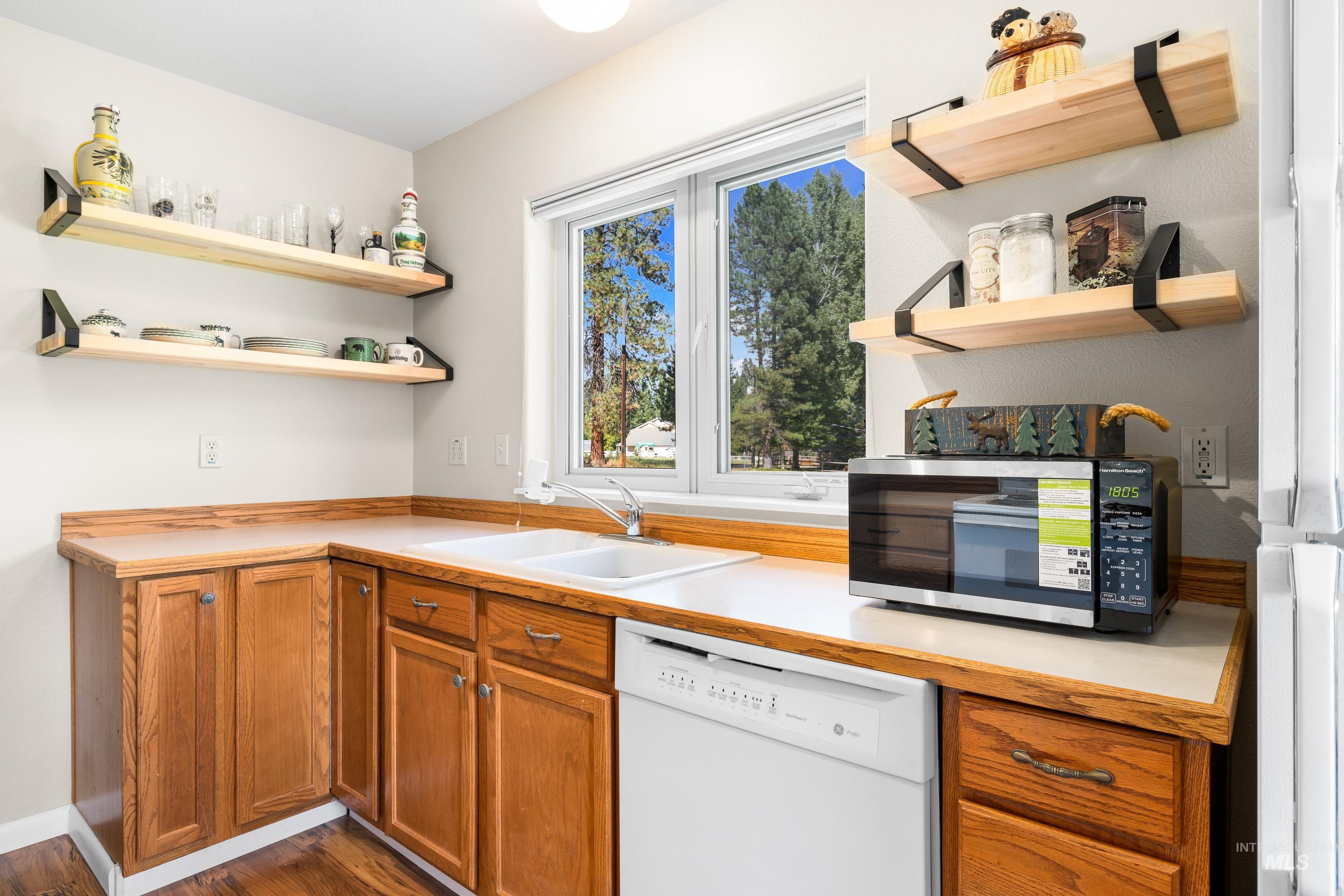 16 & 18 Middlefork Circle, Garden Valley, Idaho 83622, 3 Bedrooms, 2 Bathrooms, Residential For Sale, Price $949,900, 98960155