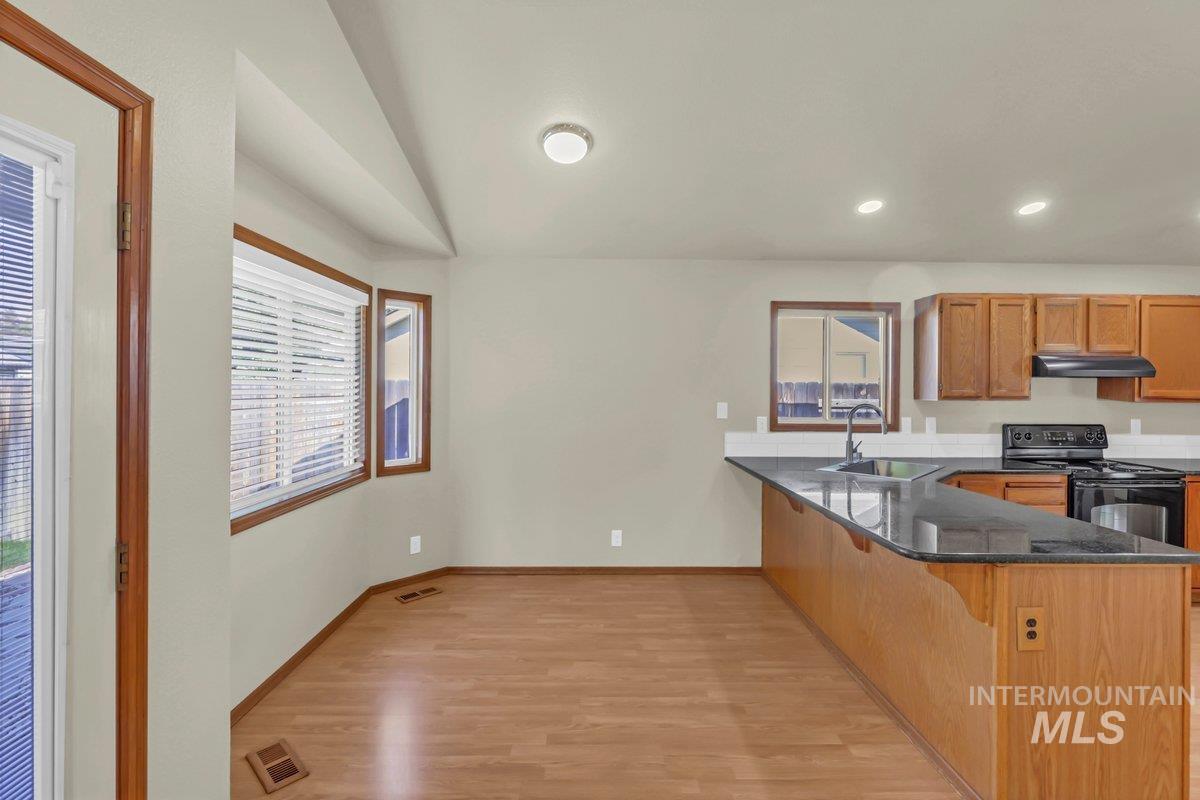 9936 W Holt St, Boise, Idaho 83704, 3 Bedrooms, 2 Bathrooms, Residential For Sale, Price $449,990, 98960160