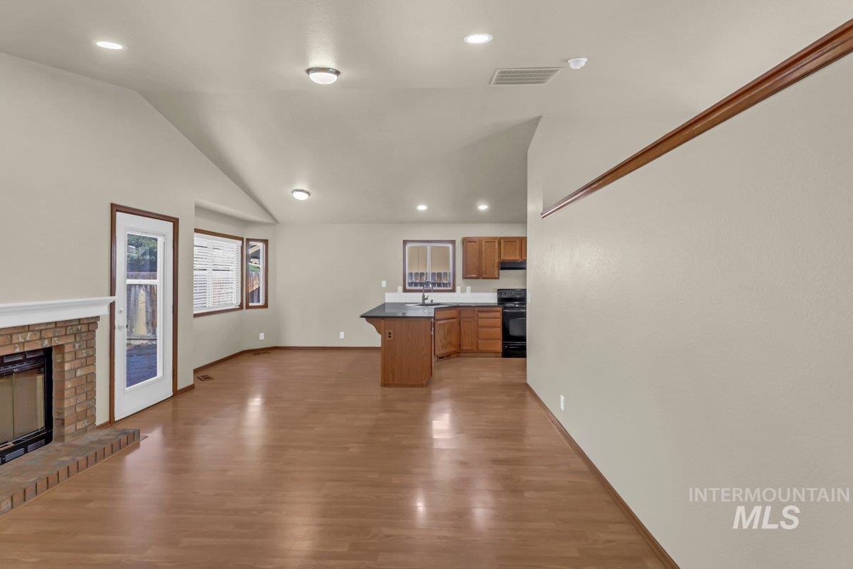 9936 W Holt St, Boise, Idaho 83704, 3 Bedrooms, 2 Bathrooms, Residential For Sale, Price $449,990, 98960160
