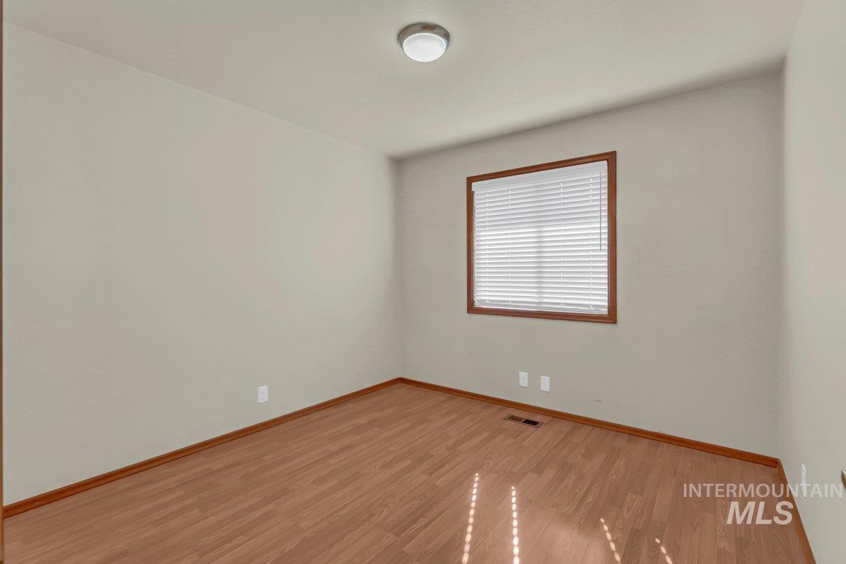 9936 W Holt St, Boise, Idaho 83704, 3 Bedrooms, 2 Bathrooms, Residential For Sale, Price $449,990, 98960160