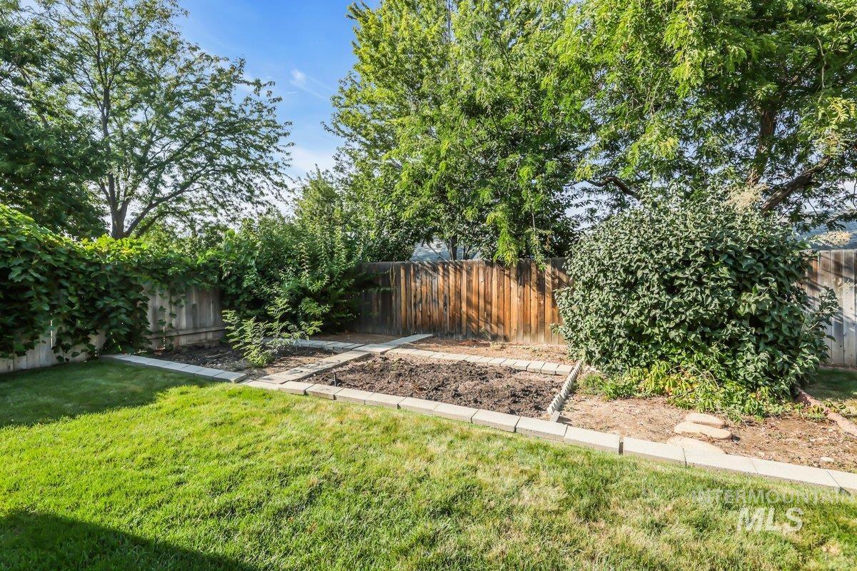 9936 W Holt St, Boise, Idaho 83704, 3 Bedrooms, 2 Bathrooms, Residential For Sale, Price $449,990, 98960160