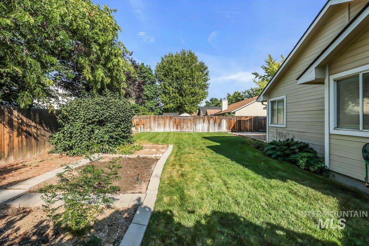 9936 W Holt St, Boise, Idaho 83704, 3 Bedrooms, 2 Bathrooms, Residential For Sale, Price $449,990, 98960160