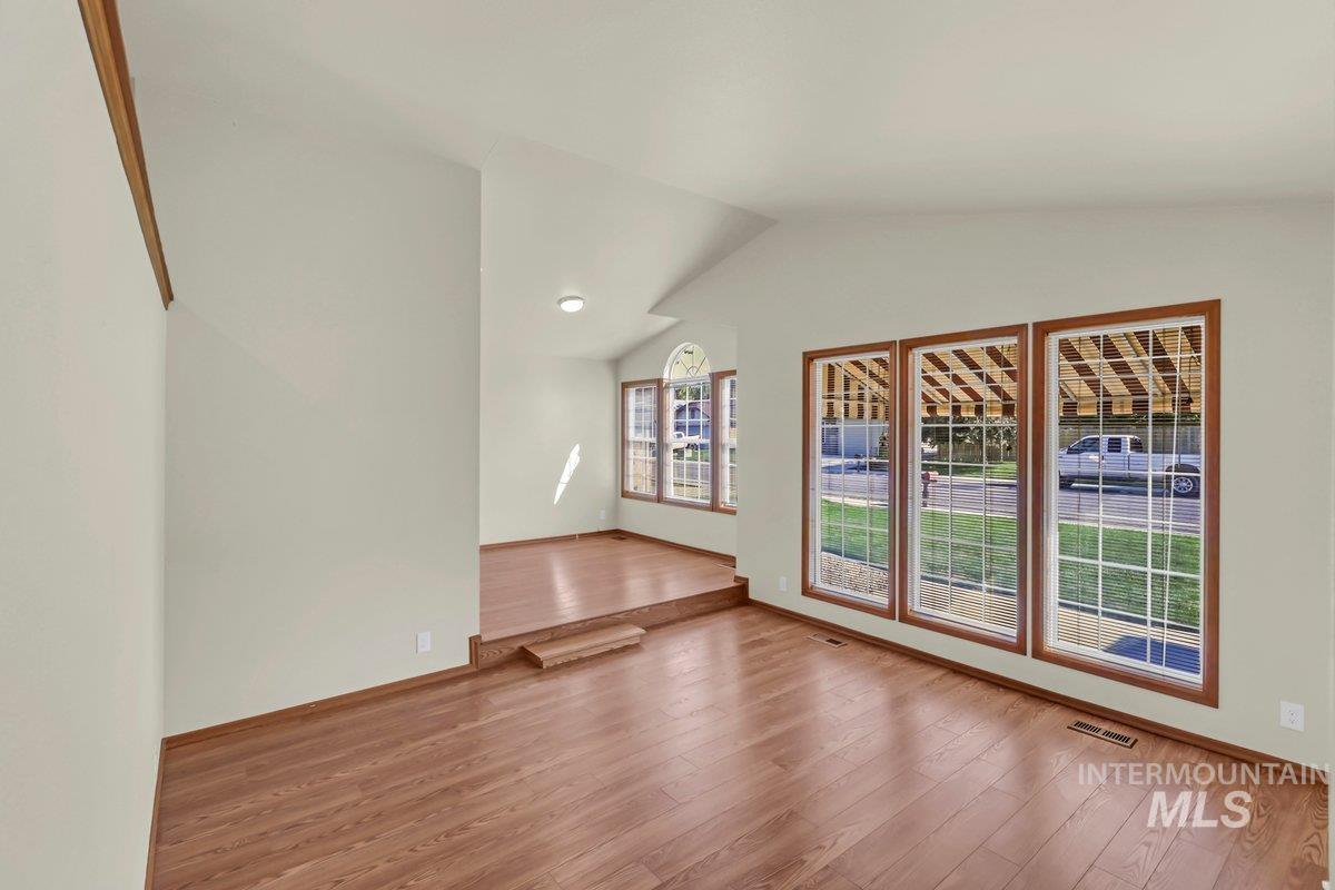 9936 W Holt St, Boise, Idaho 83704, 3 Bedrooms, 2 Bathrooms, Residential For Sale, Price $449,990, 98960160