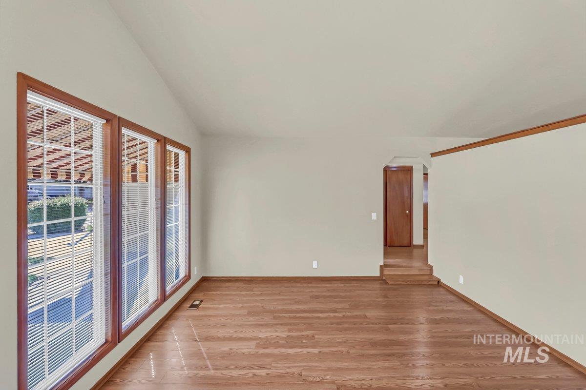 9936 W Holt St, Boise, Idaho 83704, 3 Bedrooms, 2 Bathrooms, Residential For Sale, Price $449,990, 98960160