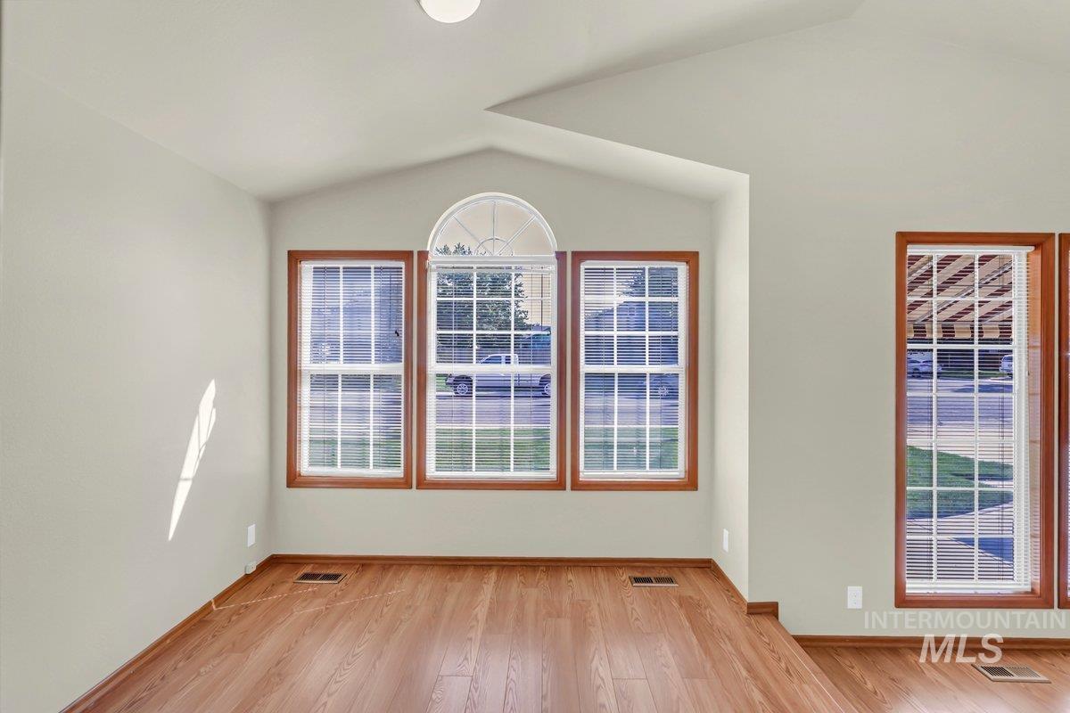 9936 W Holt St, Boise, Idaho 83704, 3 Bedrooms, 2 Bathrooms, Residential For Sale, Price $449,990, 98960160