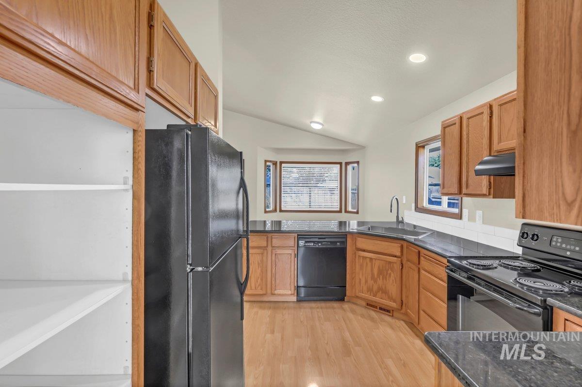 9936 W Holt St, Boise, Idaho 83704, 3 Bedrooms, 2 Bathrooms, Residential For Sale, Price $449,990, 98960160