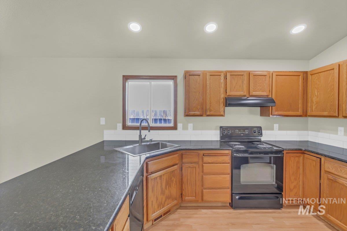 9936 W Holt St, Boise, Idaho 83704, 3 Bedrooms, 2 Bathrooms, Residential For Sale, Price $449,990, 98960160