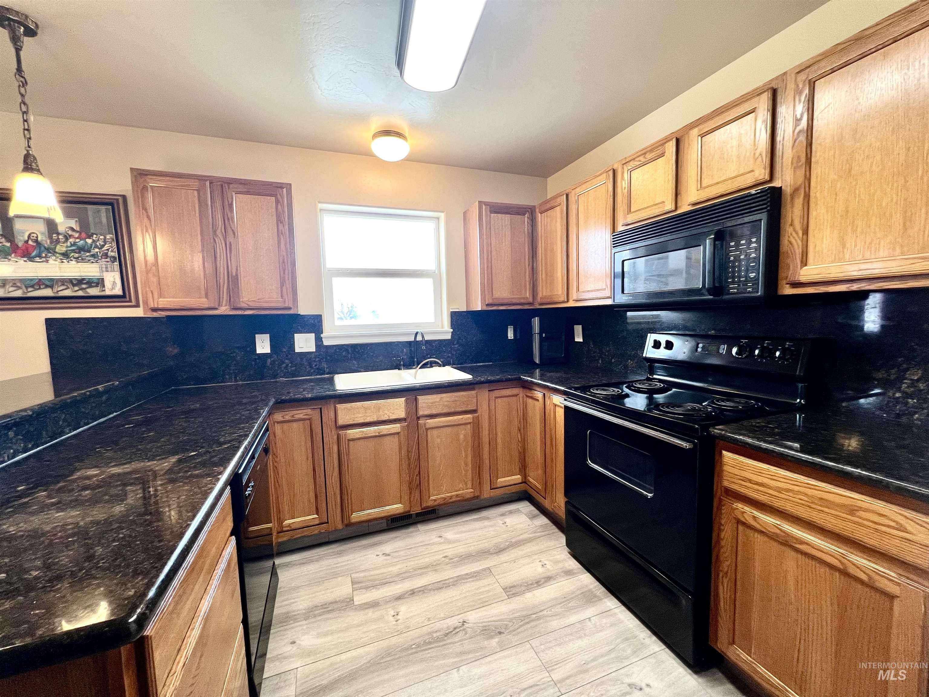 842 W 400 S, Heyburn, Idaho 83336, 4 Bedrooms, 2 Bathrooms, Residential For Sale, Price $622,000, 98960161