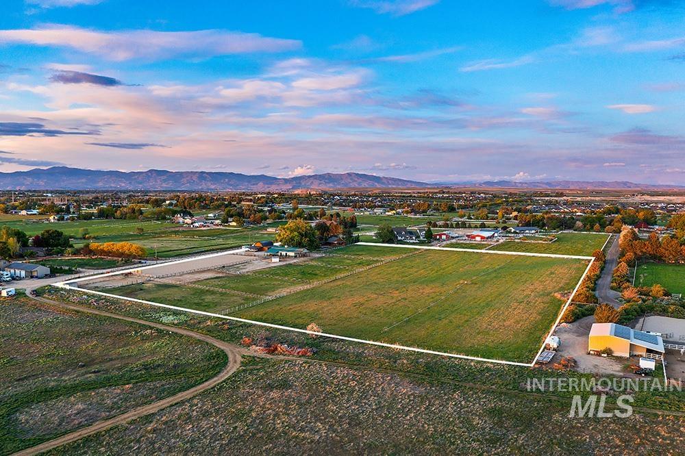 999 N Cow Horse Dr, Kuna, Idaho 83634, 5 Bedrooms, 3.5 Bathrooms, Residential For Sale, Price $1,790,000, 98960162