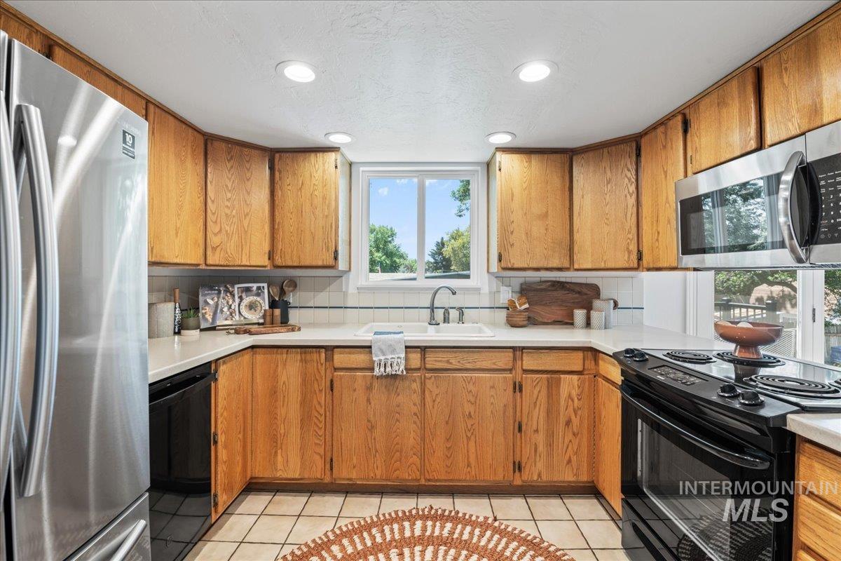 6803 W Pomona Rd, Boise, Idaho 83704, 4 Bedrooms, 2 Bathrooms, Residential For Sale, Price $549,900, 98960165