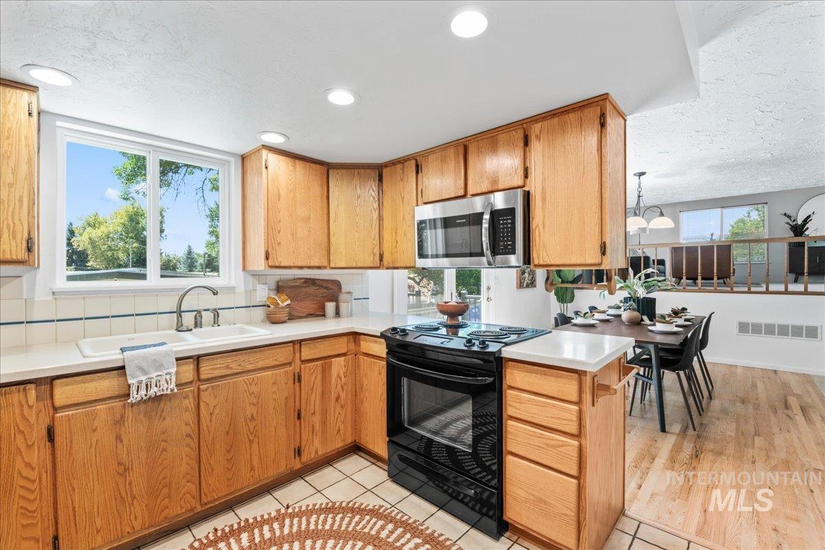 6803 W Pomona Rd, Boise, Idaho 83704, 4 Bedrooms, 2 Bathrooms, Residential For Sale, Price $549,900, 98960165