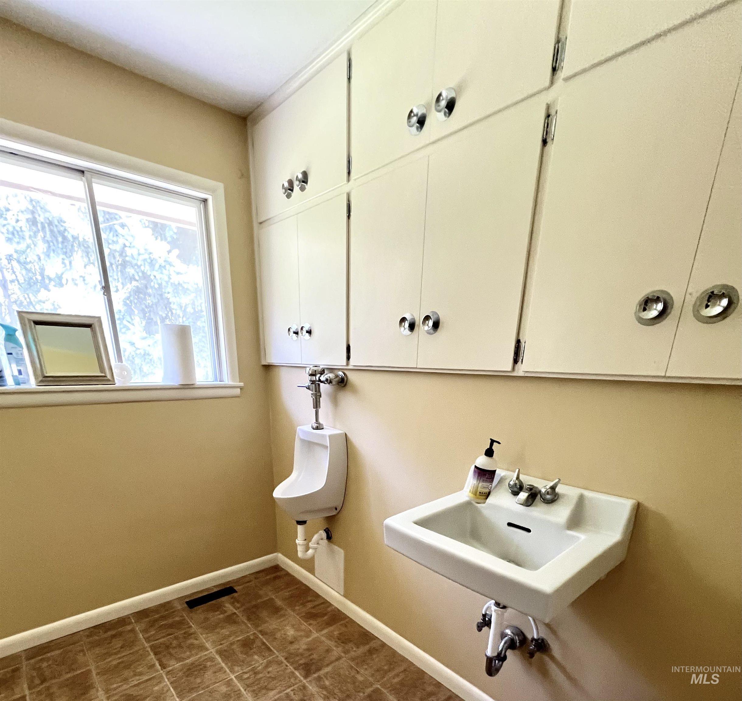 2240 Overland Ave, Burley, Idaho 83318, 4 Bedrooms, 3 Bathrooms, Residential For Sale, Price $450,000, 98960166