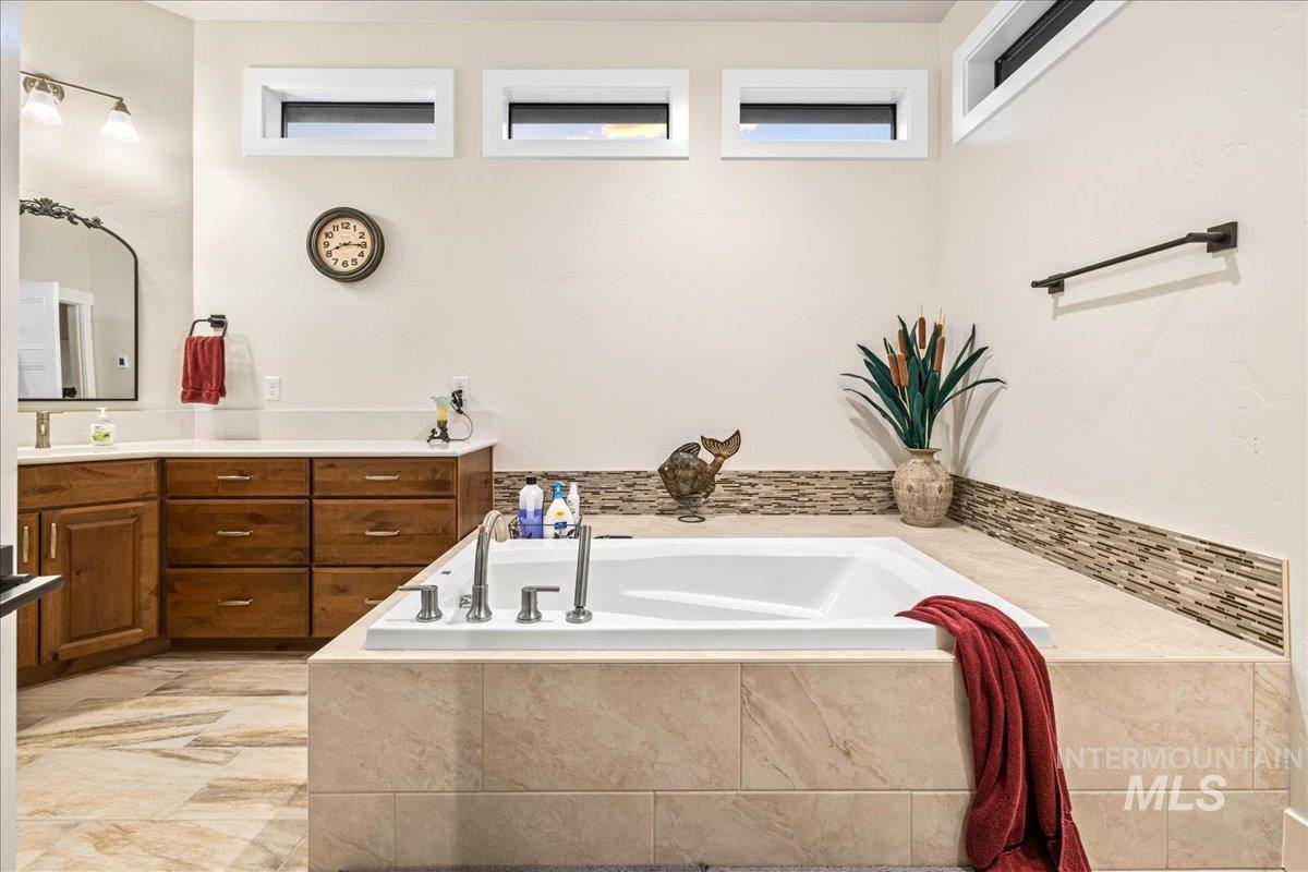 13849 Table Rock Ave., Nampa, Idaho 83651, 3 Bedrooms, 3 Bathrooms, Residential For Sale, Price $1,150,000, 98960199