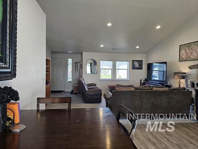 18560 White Rose Pl, Nampa, Idaho 83687, 3 Bedrooms, 2 Bathrooms, Residential For Sale, Price $385,000, 98960210