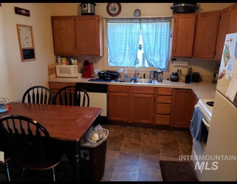 403 E Morton, Moscow, Idaho 83843, 2 Bedrooms, 1 Bathroom, Residential Income For Sale, Price $375,000, 98960217