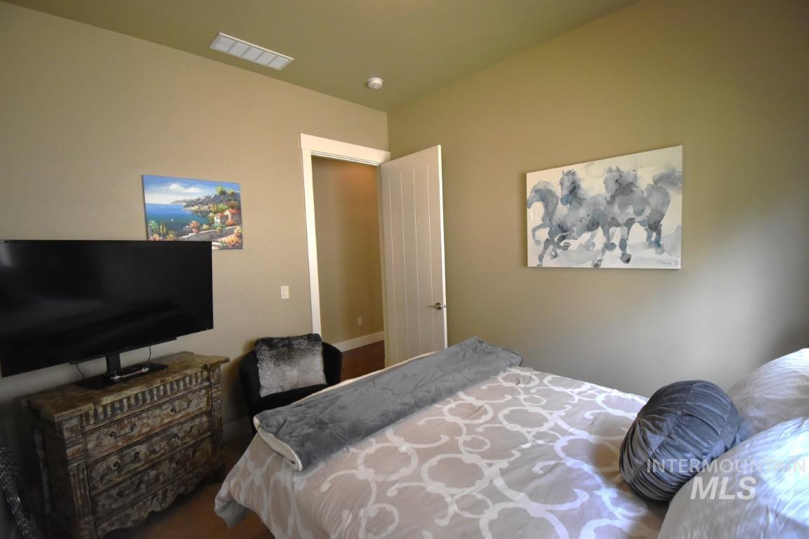1193 E Lone Shore Dr, Eagle, Idaho 83616, 3 Bedrooms, 2 Bathrooms, Rental For Rent, Price $3,000, 98960221