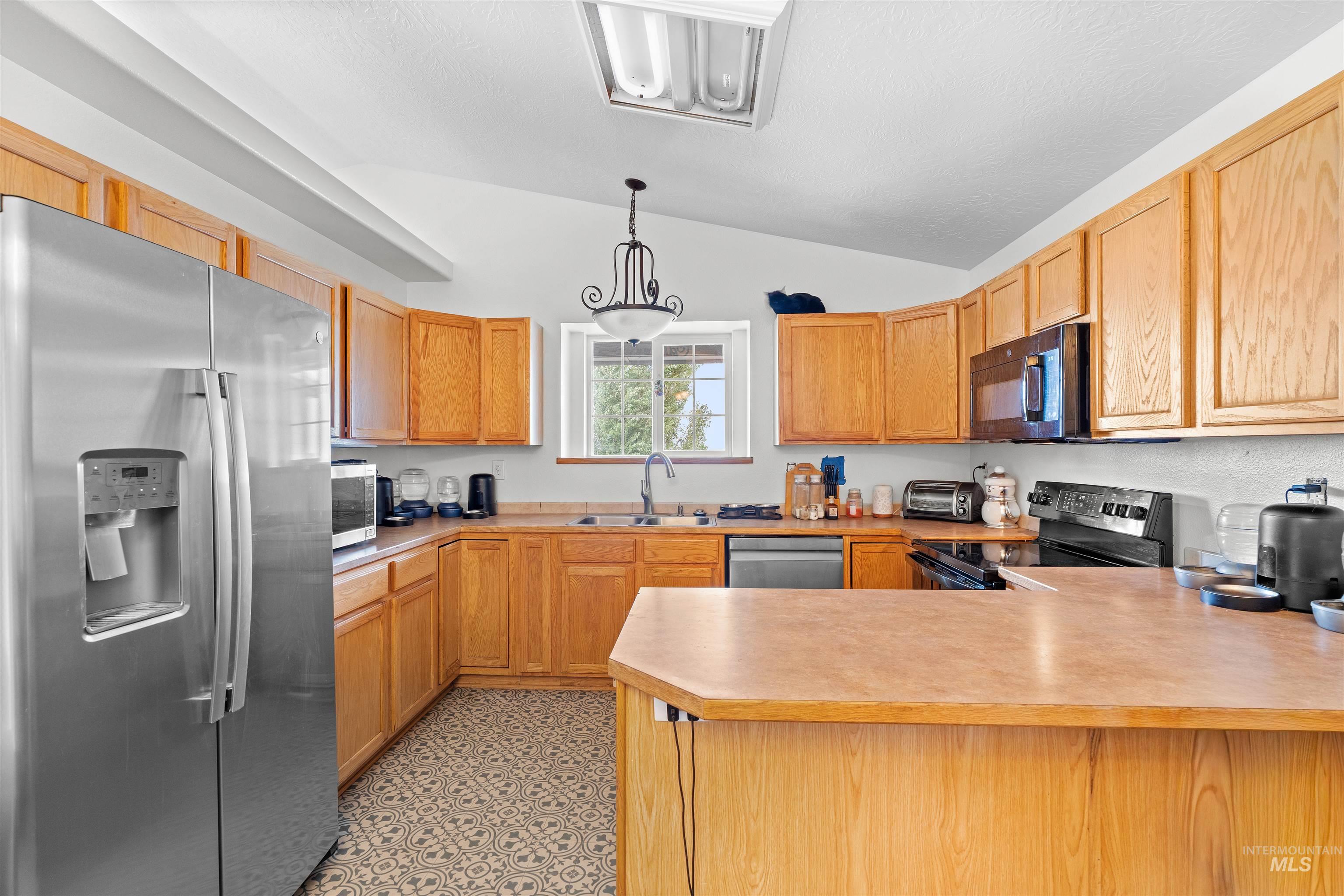 6600 SW Jarvis Drive, Mountain Home, Idaho 83647, 3 Bedrooms, 2 Bathrooms, Residential For Sale, Price $473,900, 98960228