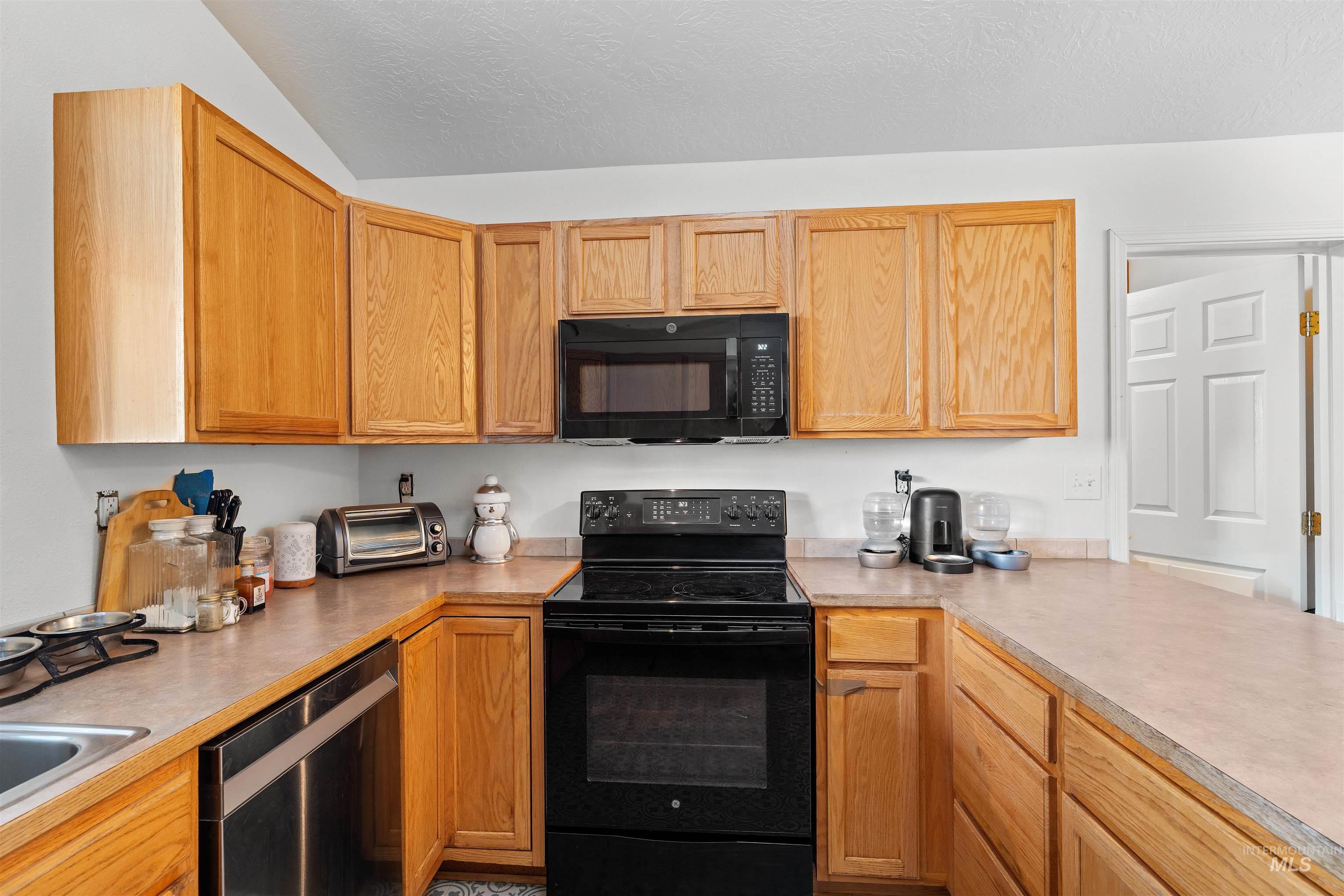 6600 SW Jarvis Drive, Mountain Home, Idaho 83647, 3 Bedrooms, 2 Bathrooms, Residential For Sale, Price $473,900, 98960228