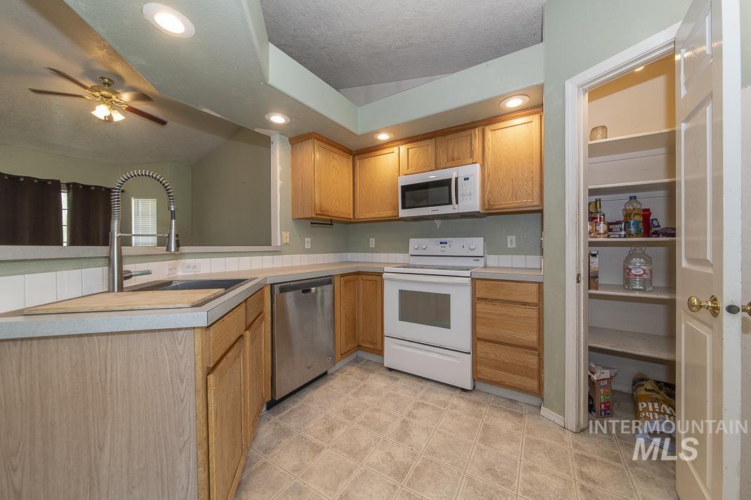 2504 S Bluegrass Ave., Nampa, Idaho 83686, 4 Bedrooms, 2.5 Bathrooms, Residential For Sale, Price $339,999, 98960231