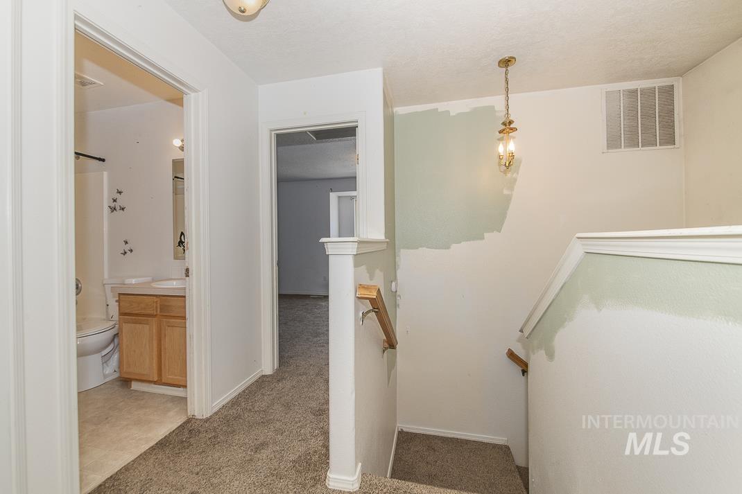 2504 S Bluegrass Ave., Nampa, Idaho 83686, 4 Bedrooms, 2.5 Bathrooms, Residential For Sale, Price $339,999, 98960231
