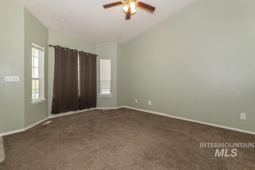2504 S Bluegrass Ave., Nampa, Idaho 83686, 4 Bedrooms, 2.5 Bathrooms, Residential For Sale, Price $339,999, 98960231
