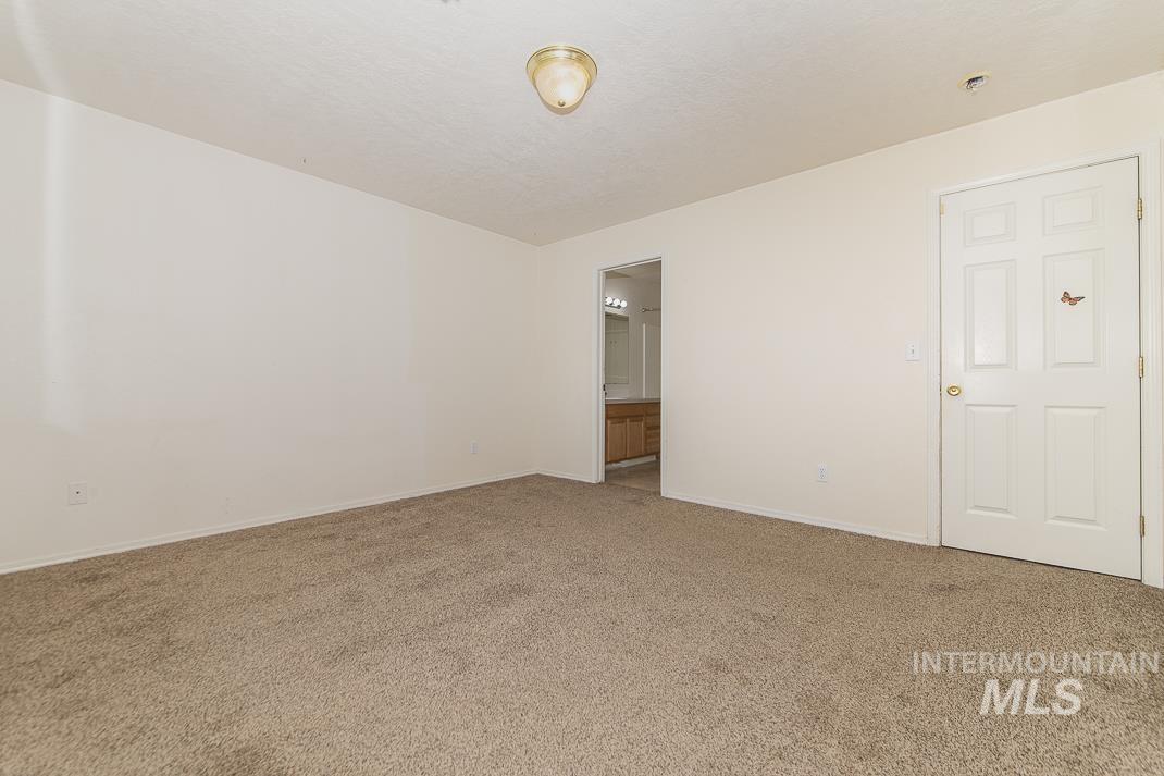 2504 S Bluegrass Ave., Nampa, Idaho 83686, 4 Bedrooms, 2.5 Bathrooms, Residential For Sale, Price $339,999, 98960231