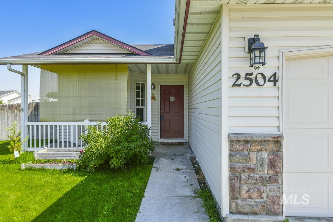 2504 S Bluegrass Ave., Nampa, Idaho 83686, 4 Bedrooms, 2.5 Bathrooms, Residential For Sale, Price $339,999, 98960231