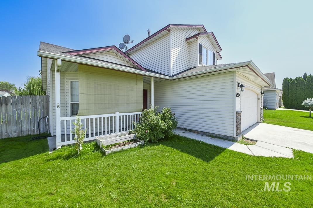 2504 S Bluegrass Ave., Nampa, Idaho 83686, 4 Bedrooms, 2.5 Bathrooms, Residential For Sale, Price $339,999, 98960231