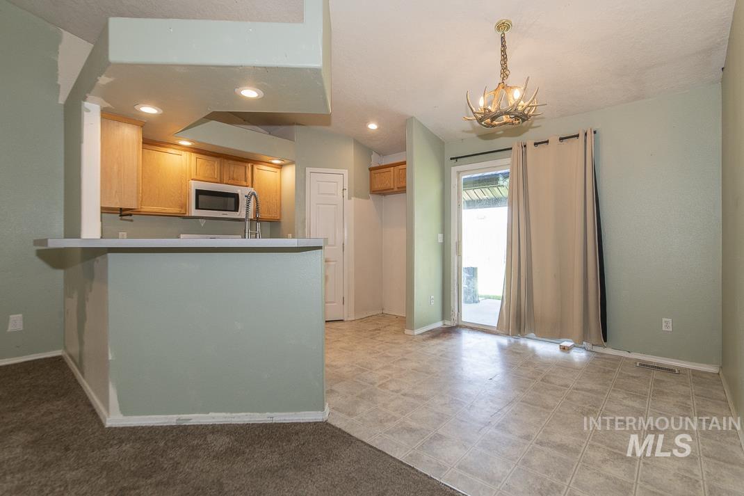 2504 S Bluegrass Ave., Nampa, Idaho 83686, 4 Bedrooms, 2.5 Bathrooms, Residential For Sale, Price $339,999, 98960231